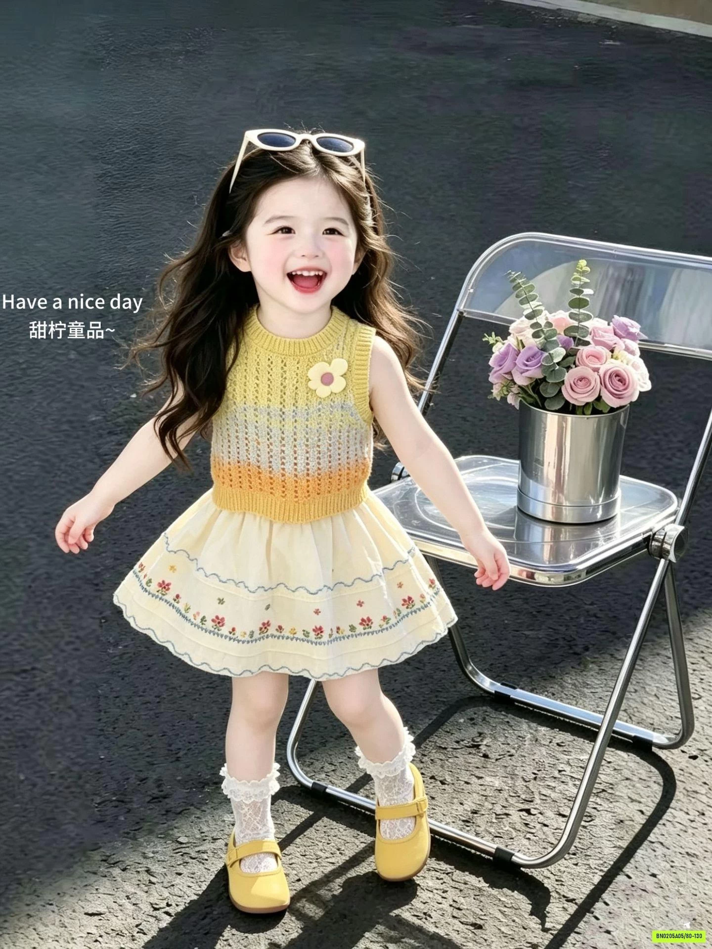 MONTOGHI SẮC MÀU MIX CHÂN VÁY HOA