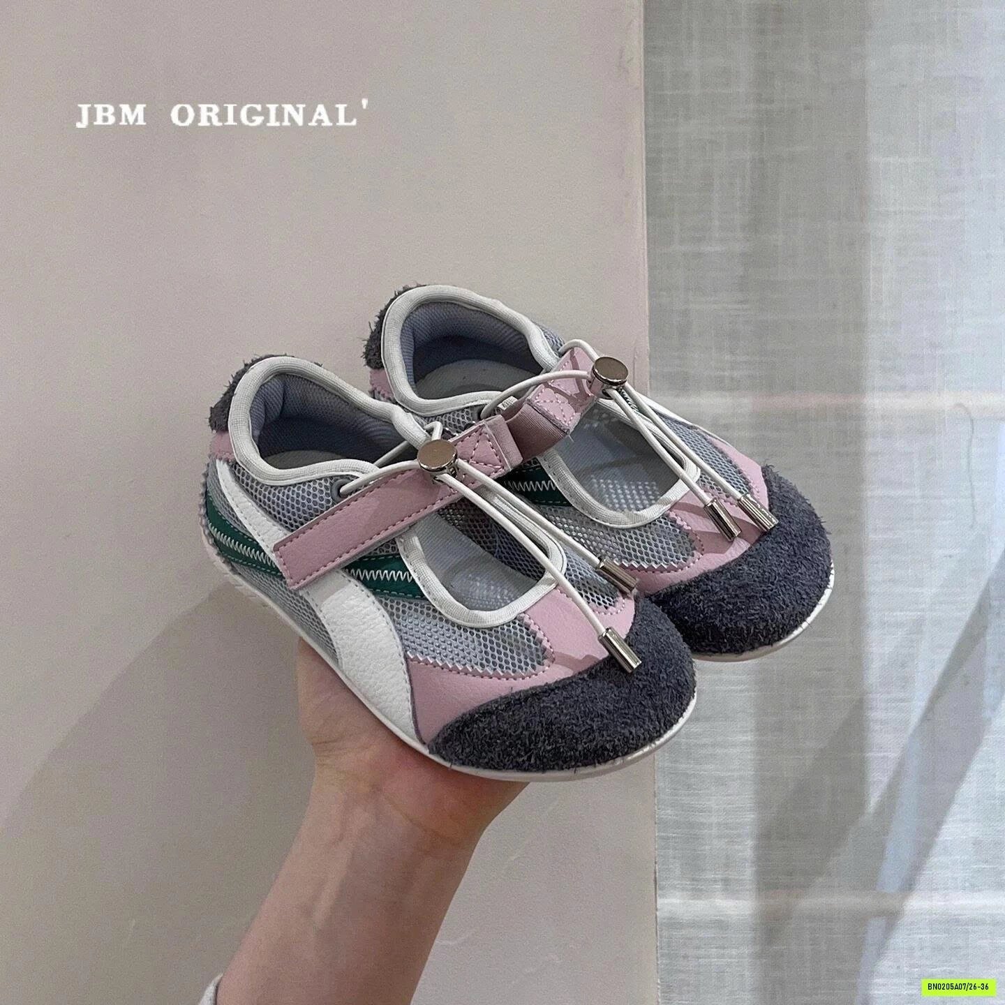 GIÀY THỂ THAO CÁCH ĐIỆU CHO BÉ