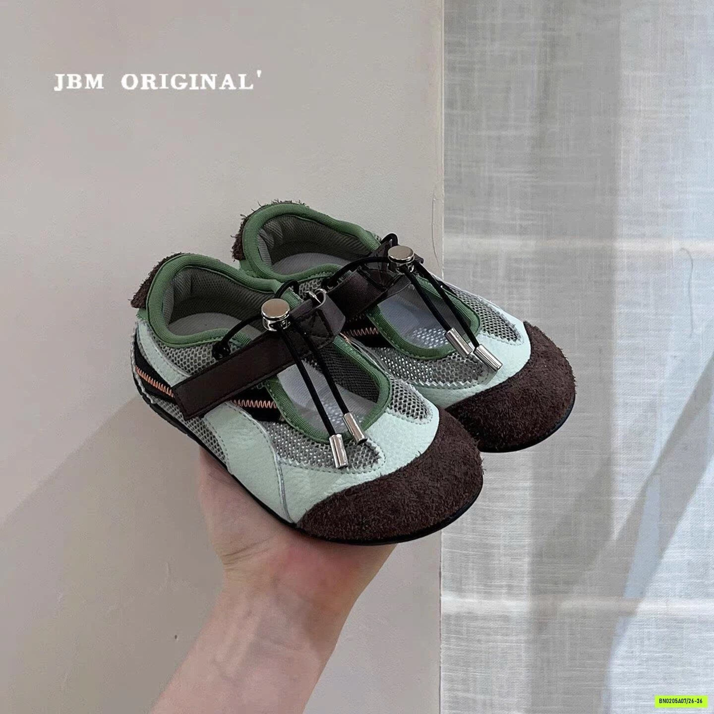 GIÀY THỂ THAO CÁCH ĐIỆU CHO BÉ