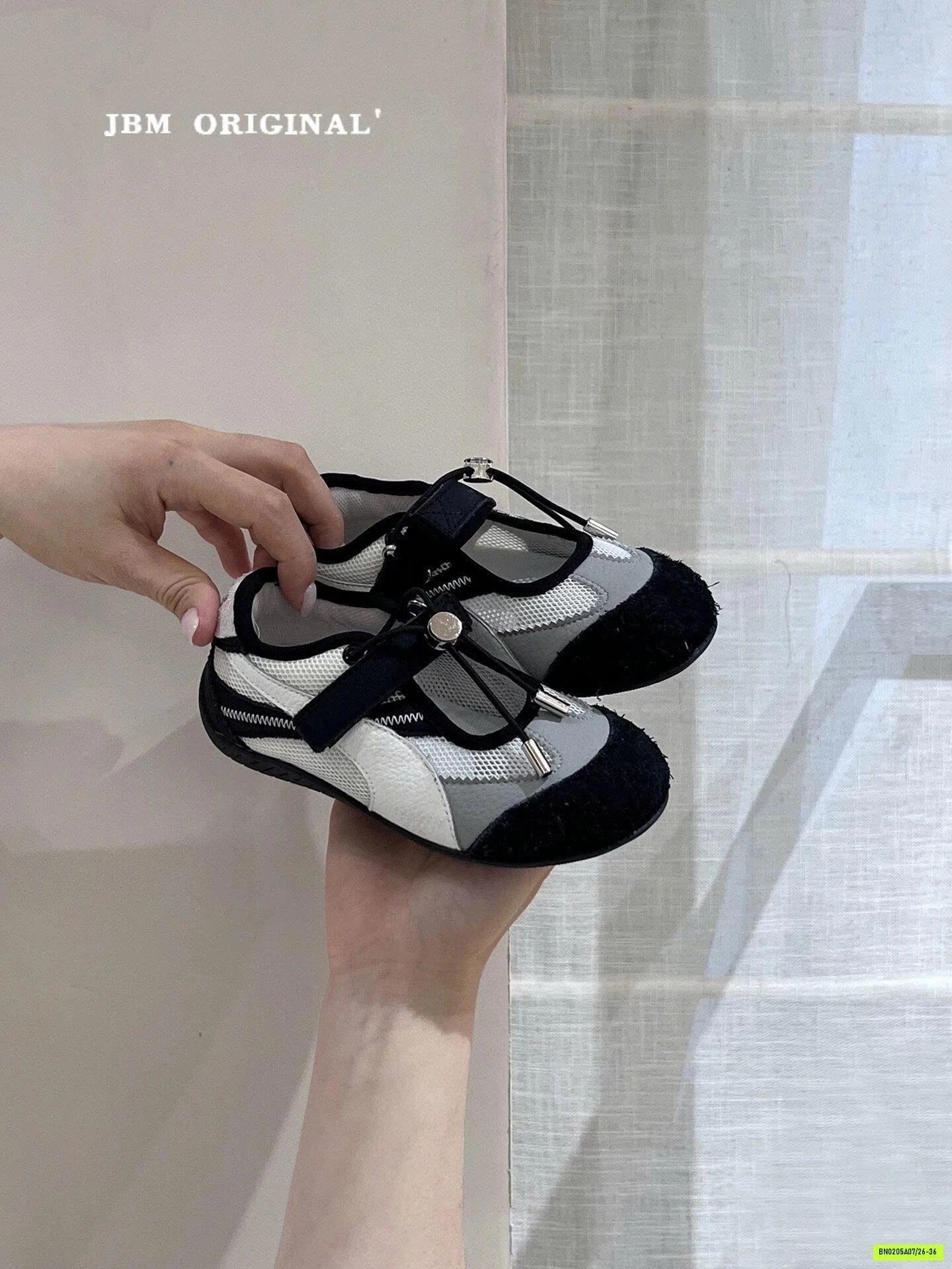 GIÀY THỂ THAO CÁCH ĐIỆU CHO BÉ