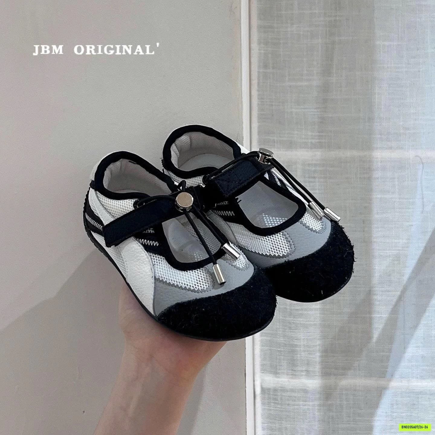 GIÀY THỂ THAO CÁCH ĐIỆU CHO BÉ