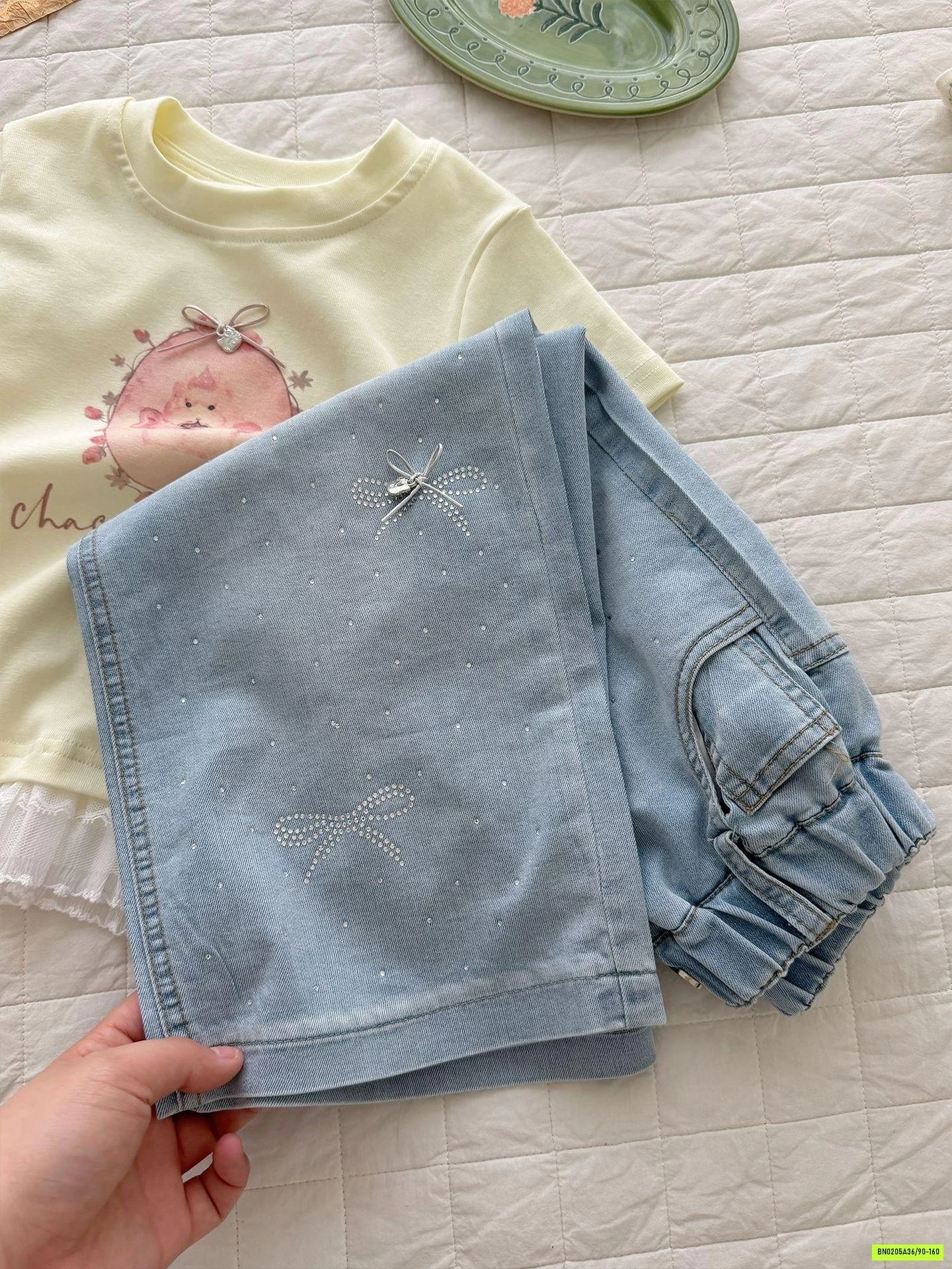 JEANS GIẤY SUÔNG THÊU NƠ