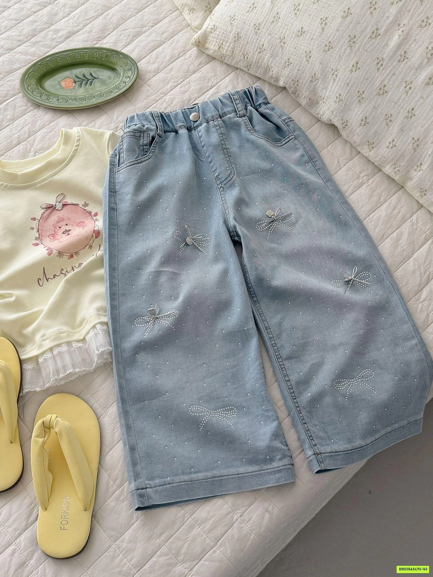 JEANS GIẤY SUÔNG THÊU NƠ