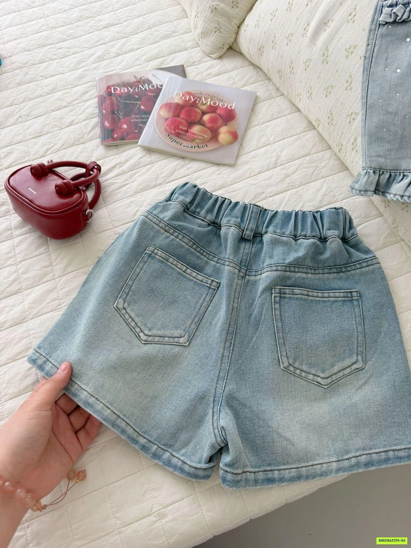 SHORT JEANS ĐÍNH ĐÁ BƯƠM BƯỚM