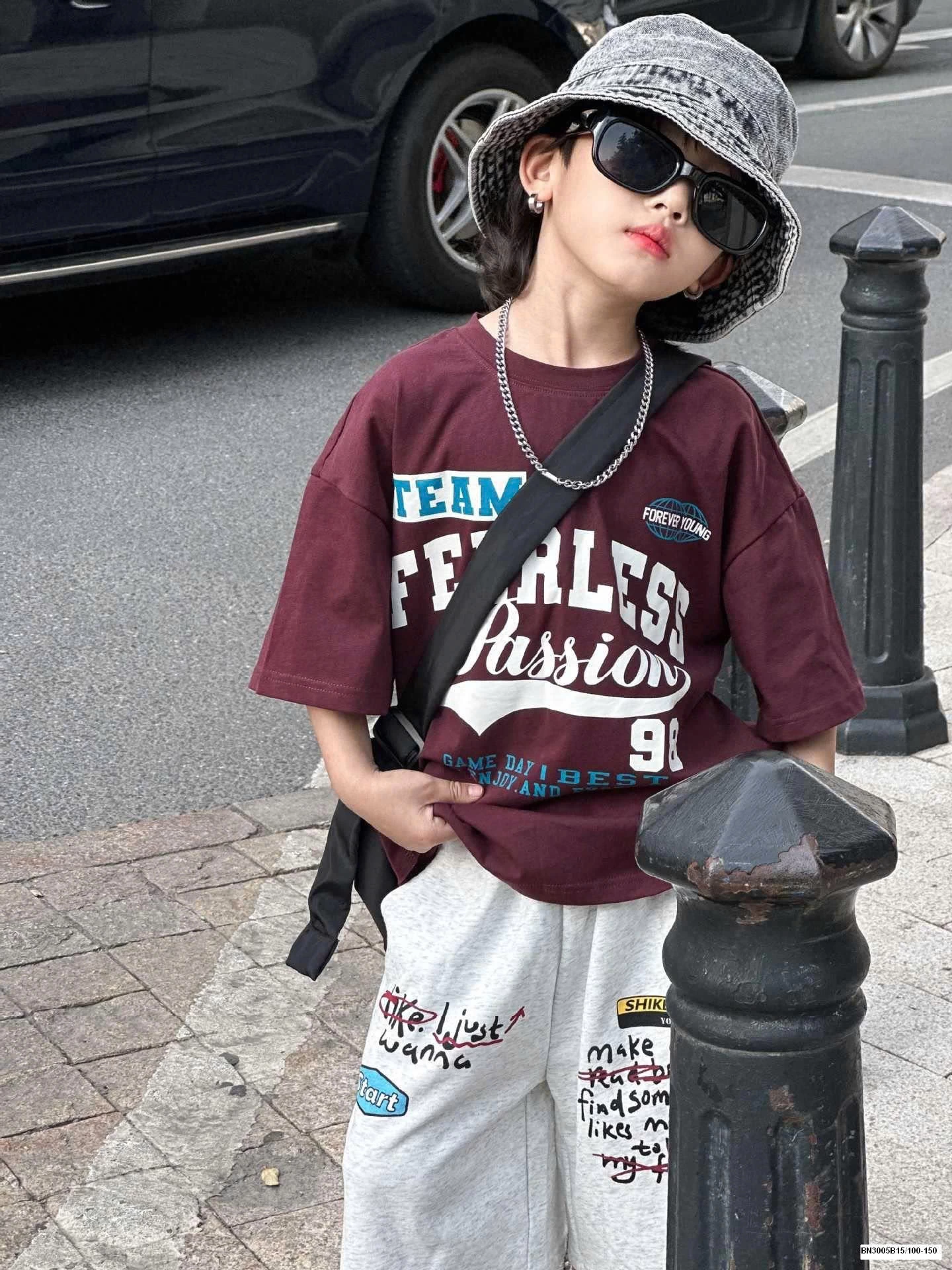 SET COTTON IN CHỮ ÁO NÂU ĐỎ QUẦN XÁM