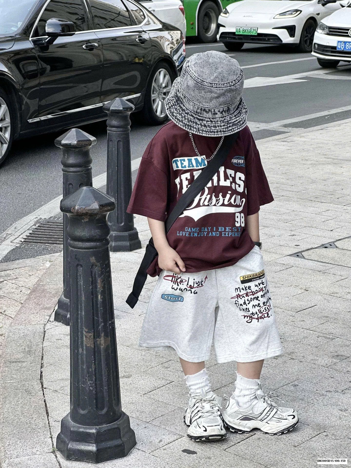 SET COTTON IN CHỮ ÁO NÂU ĐỎ QUẦN XÁM