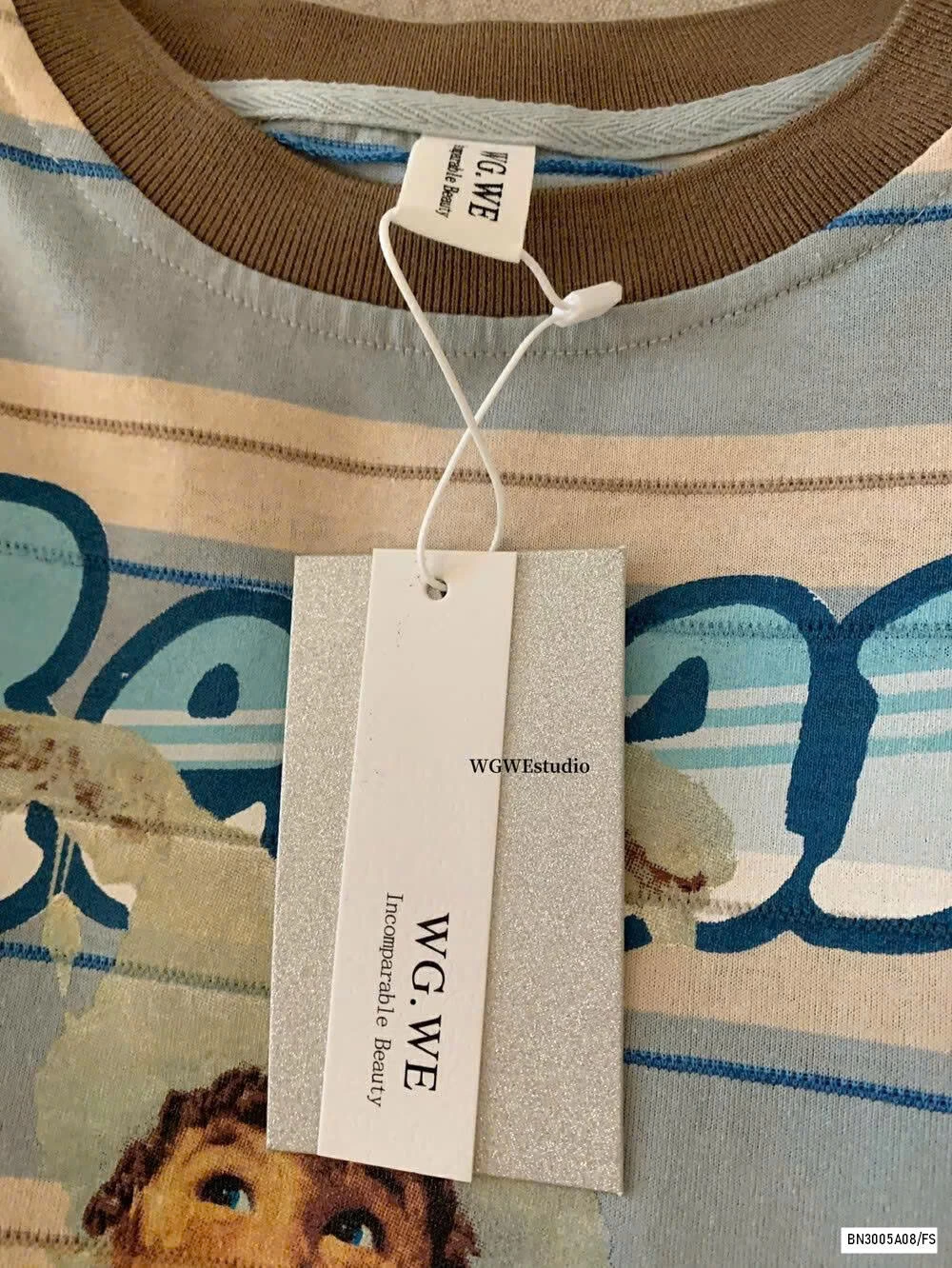 ÁO THUN KẺ XANH IN HÌNH WG.WE