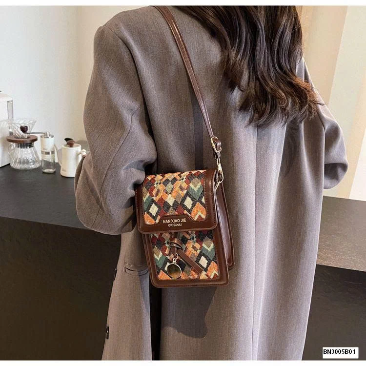 TÚI ĐEO VAI HỌA TIẾT THỔ CẨM CHO NỮ