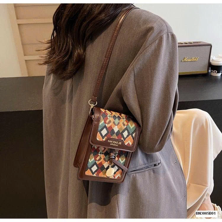 TÚI ĐEO VAI HỌA TIẾT THỔ CẨM CHO NỮ