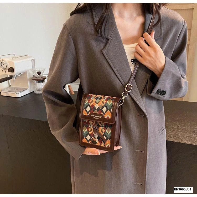 TÚI ĐEO VAI HỌA TIẾT THỔ CẨM CHO NỮ