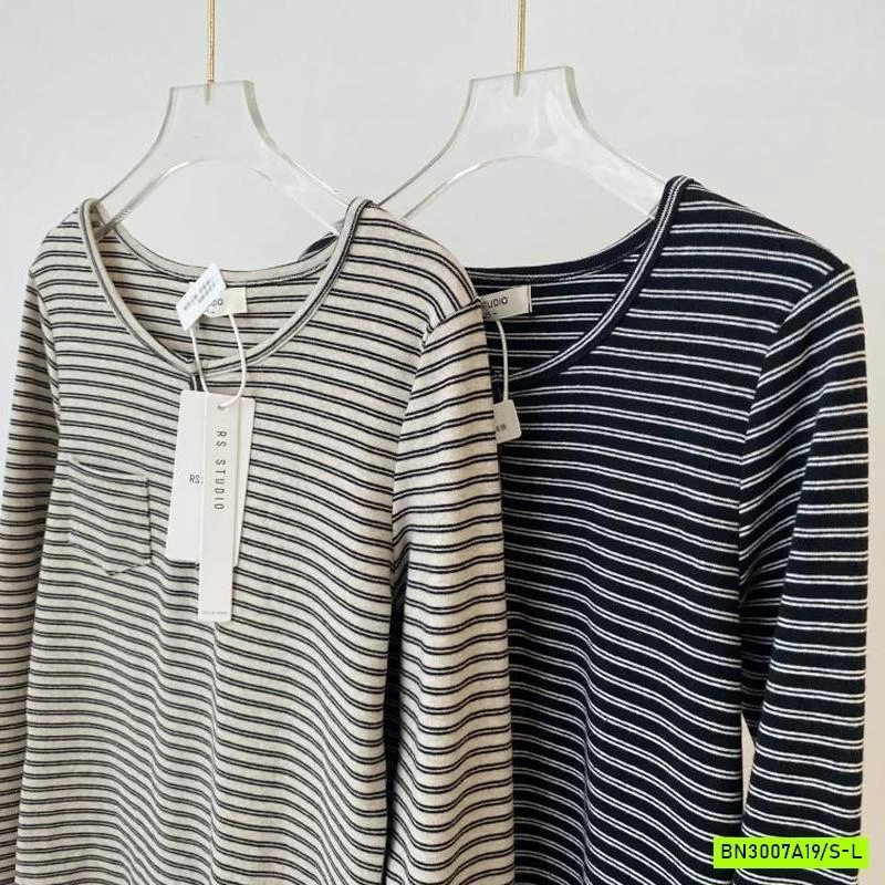 ÁO NỈ KẺ NGANG CÚC CỔ RSSTUDIO