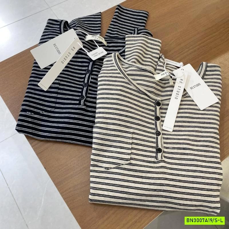 ÁO NỈ KẺ NGANG CÚC CỔ RSSTUDIO