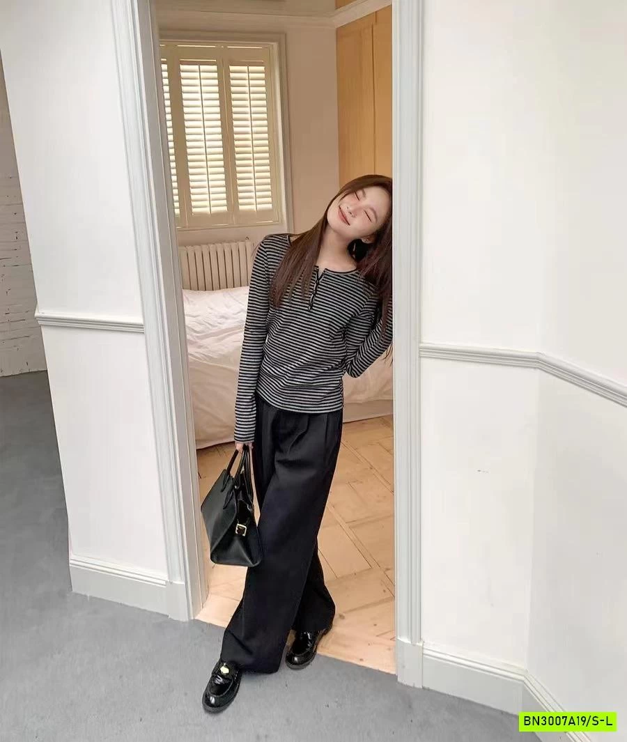 ÁO NỈ KẺ NGANG CÚC CỔ RSSTUDIO