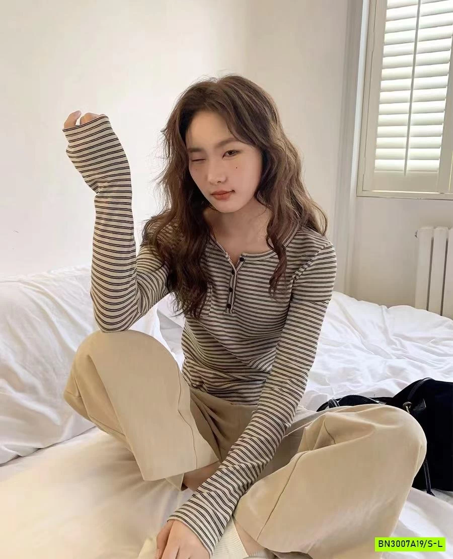 ÁO NỈ KẺ NGANG CÚC CỔ RSSTUDIO