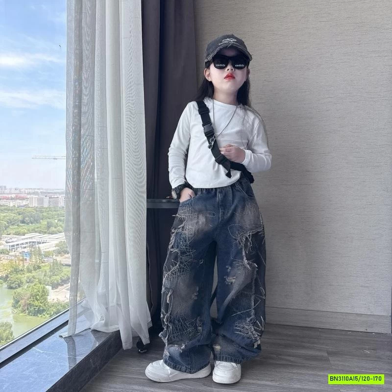 CROP TOP TRẮNG MIX JEANS SUÔNG RÁCH