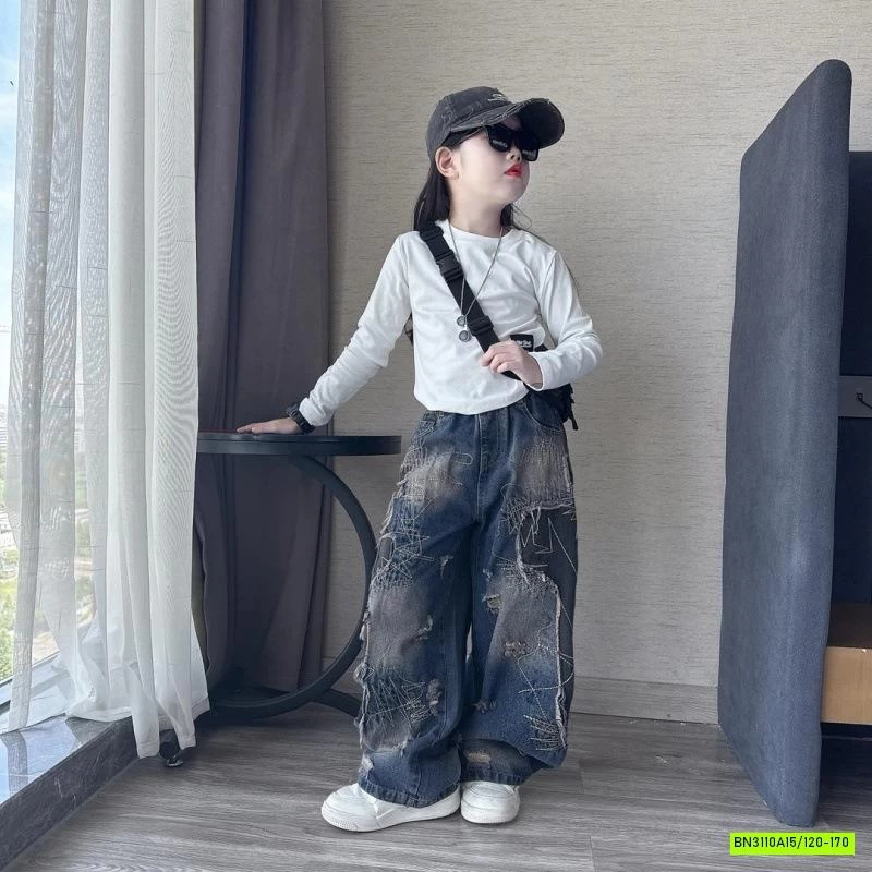 CROP TOP TRẮNG MIX JEANS SUÔNG RÁCH