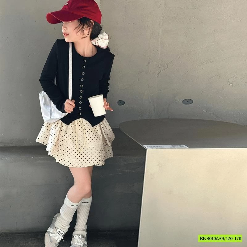 ÁO THUN ĐEN MIX QUẦN VÁY CHẤM BI