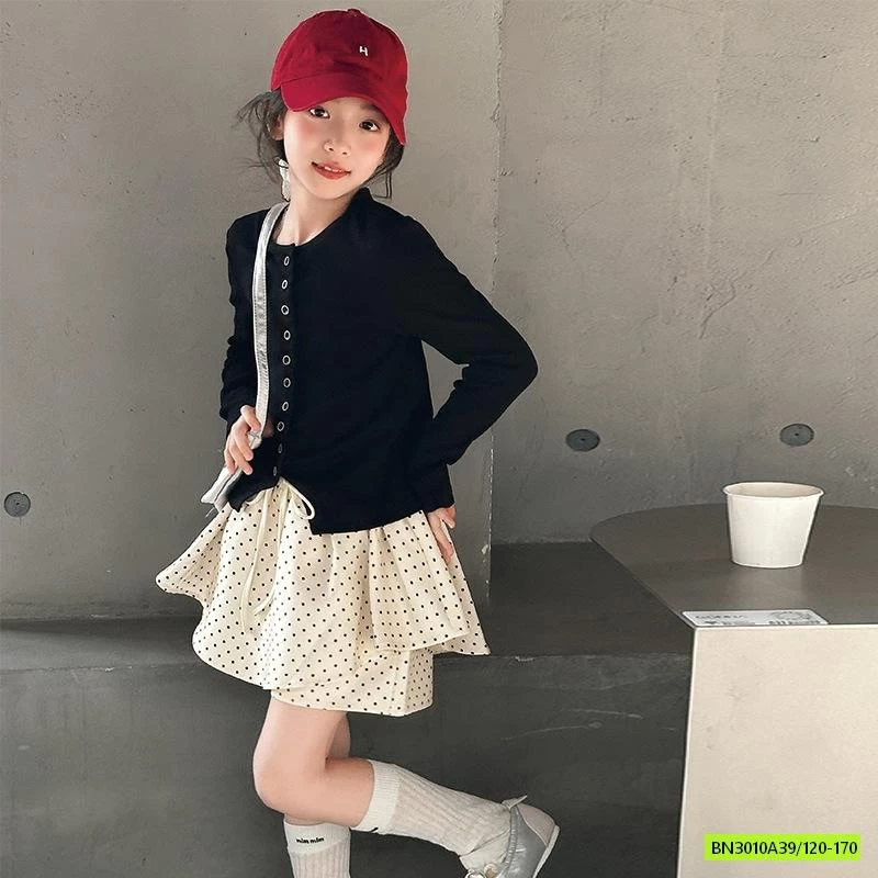 ÁO THUN ĐEN MIX QUẦN VÁY CHẤM BI