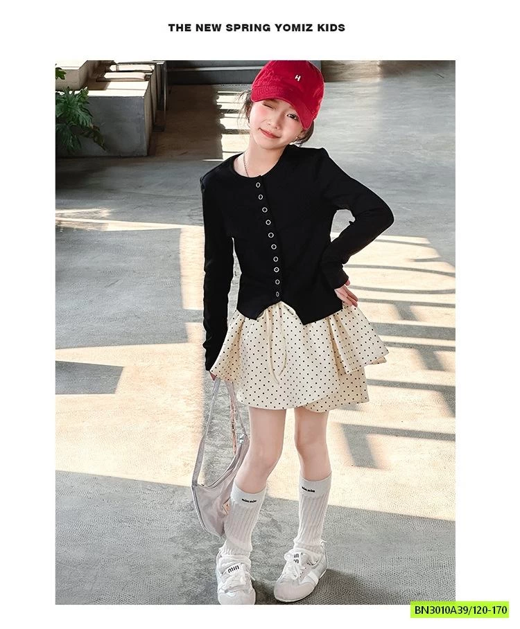 ÁO THUN ĐEN MIX QUẦN VÁY CHẤM BI