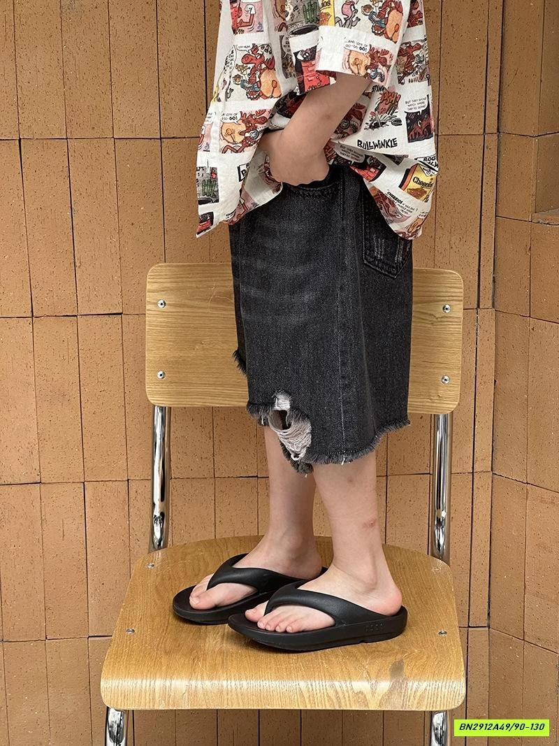 SHORT JEANS ĐEN RÁCH GỐI