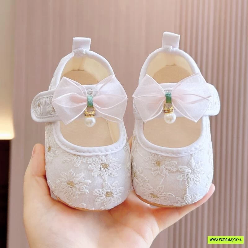 GIÀY TẬP ĐI THÊU HOA NHÍ