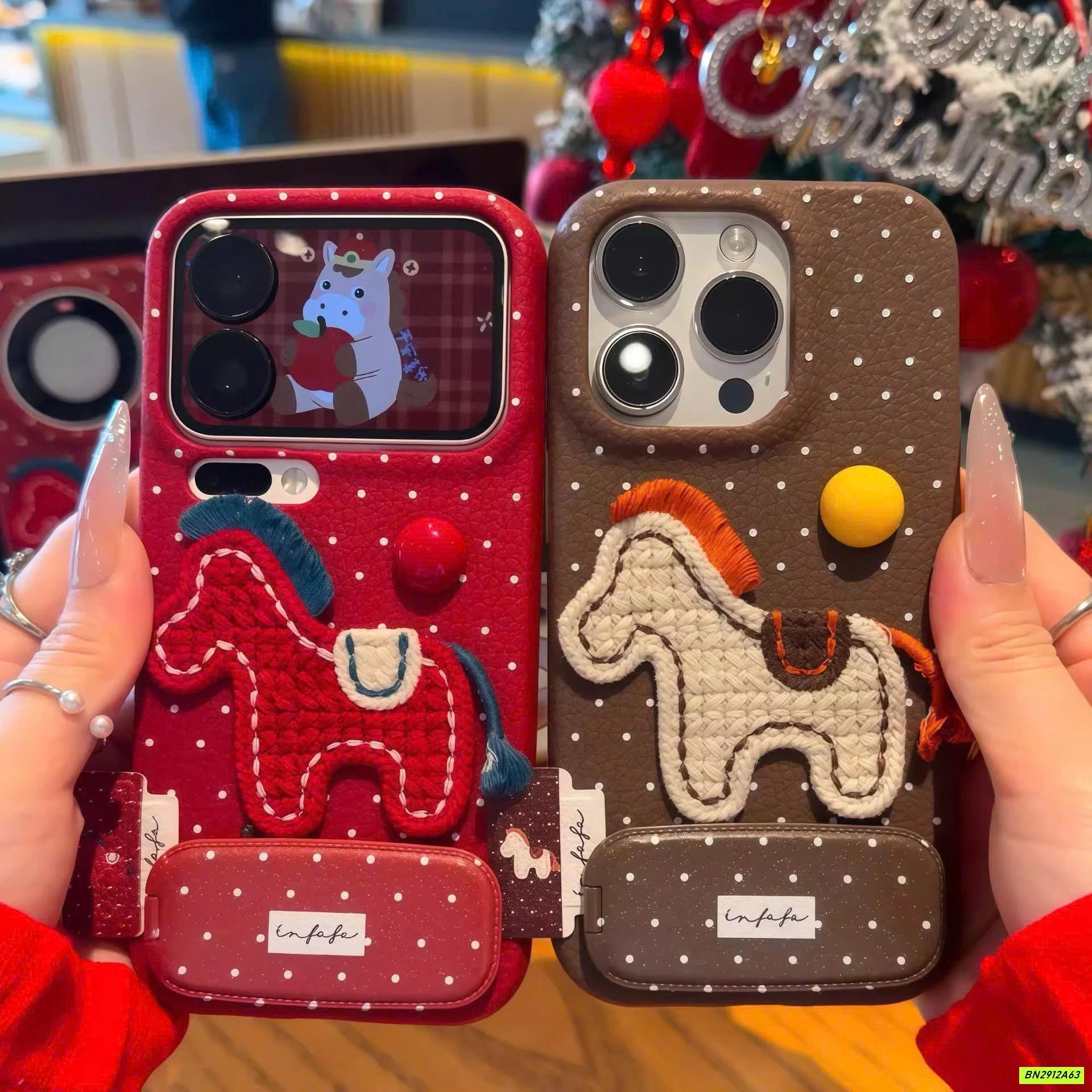 ỐP NGỰA CHẤM BI