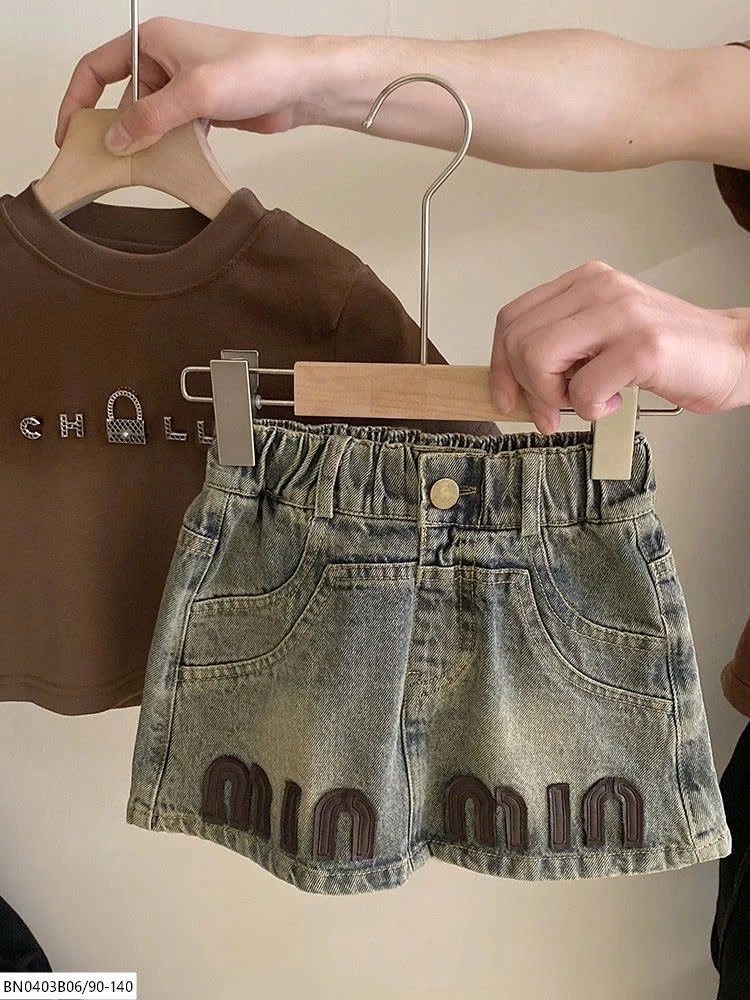 SÉT CHÂN JEAN MIN MIX ÁO THUN NÂU