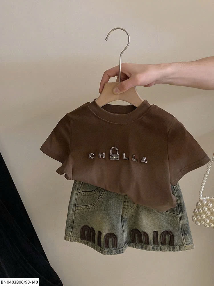 SÉT CHÂN JEAN MIN MIX ÁO THUN NÂU