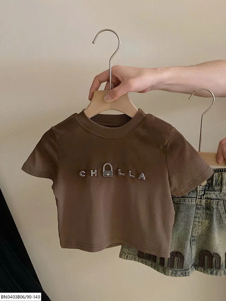 SÉT CHÂN JEAN MIN MIX ÁO THUN NÂU