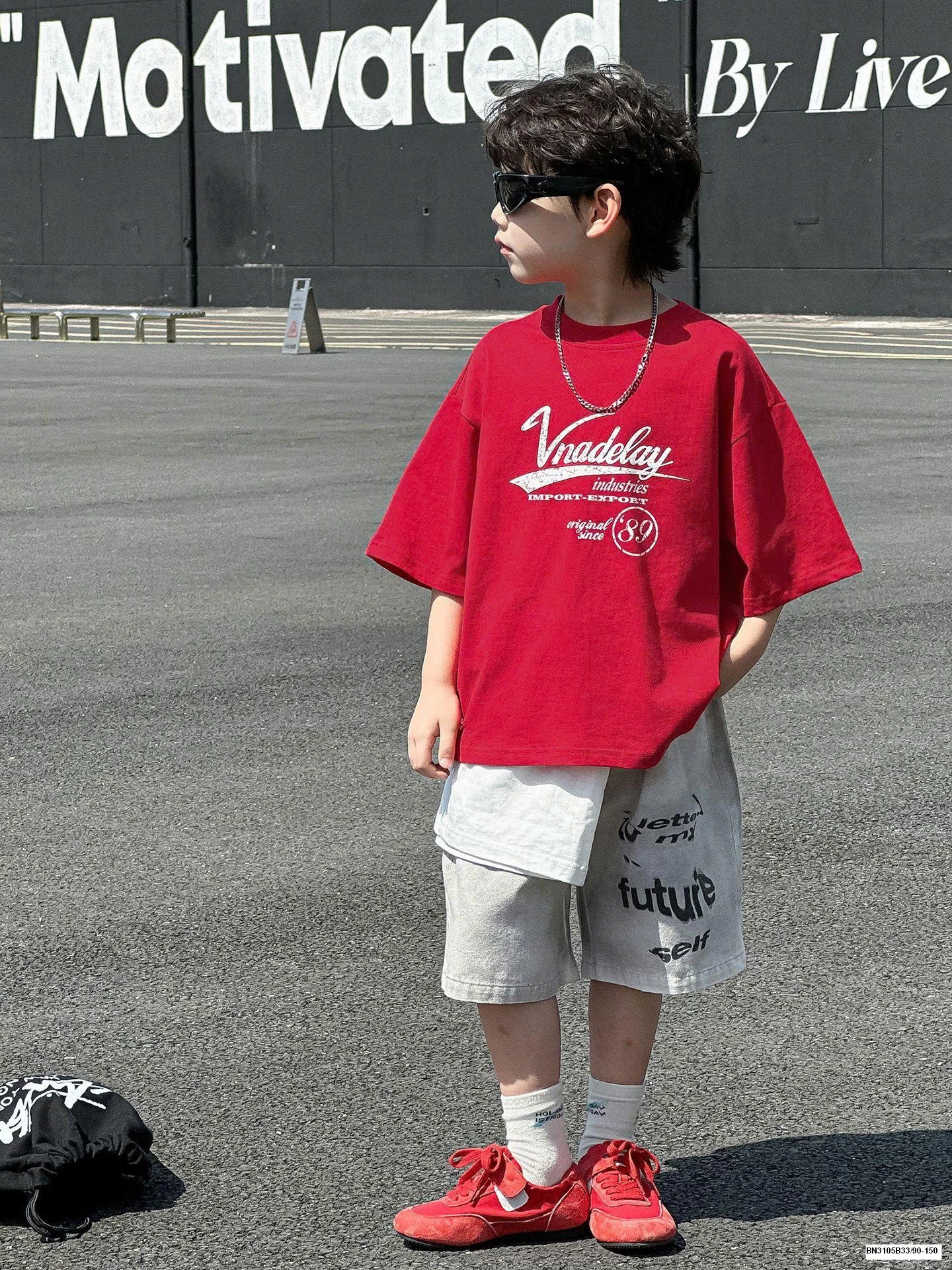 SÉT ÁO THUN ĐỎ QUẦN XÁM IN CHỮ