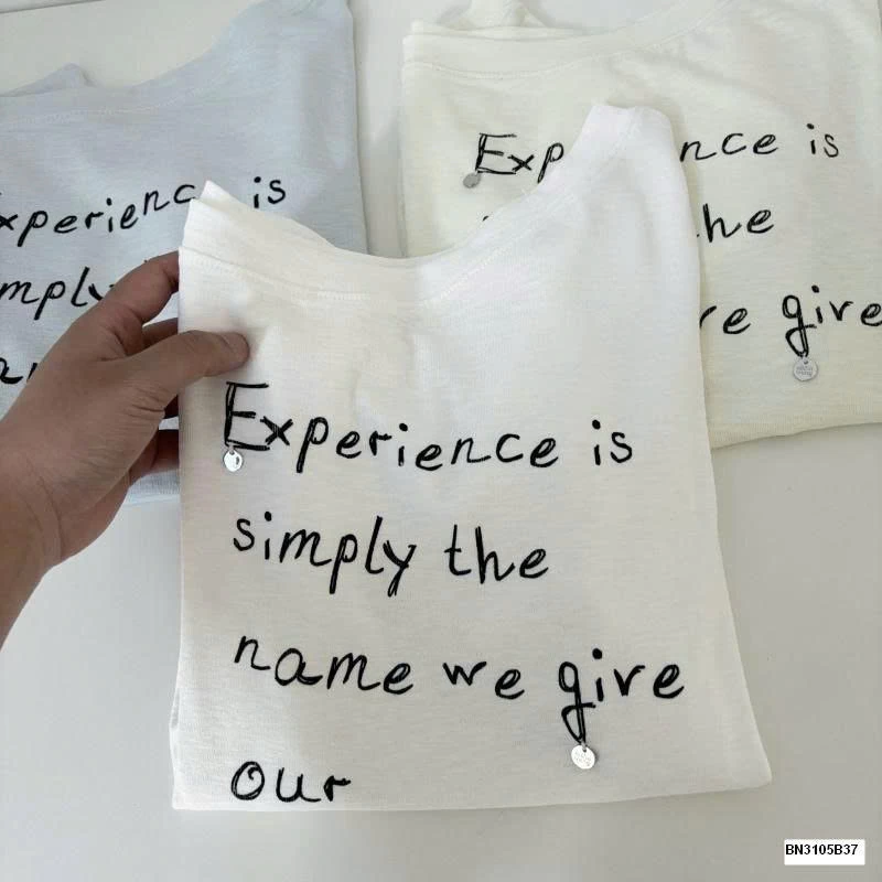 ÁO THUN IN CHỮ CỔ RỘNG  RS.STUDIO