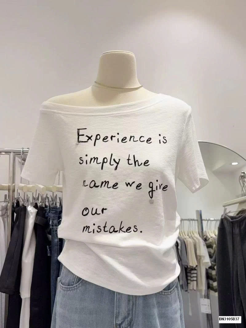 ÁO THUN IN CHỮ CỔ RỘNG  RS.STUDIO