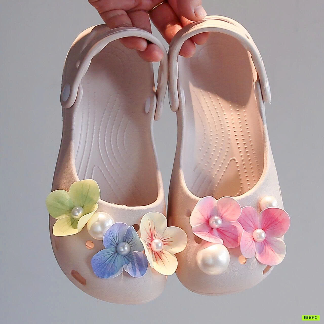 CROCS BỆT CHARM HOA