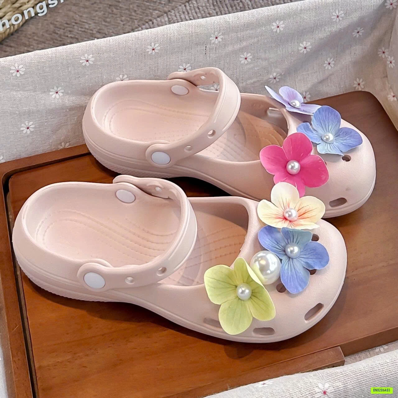 CROCS BỆT CHARM HOA