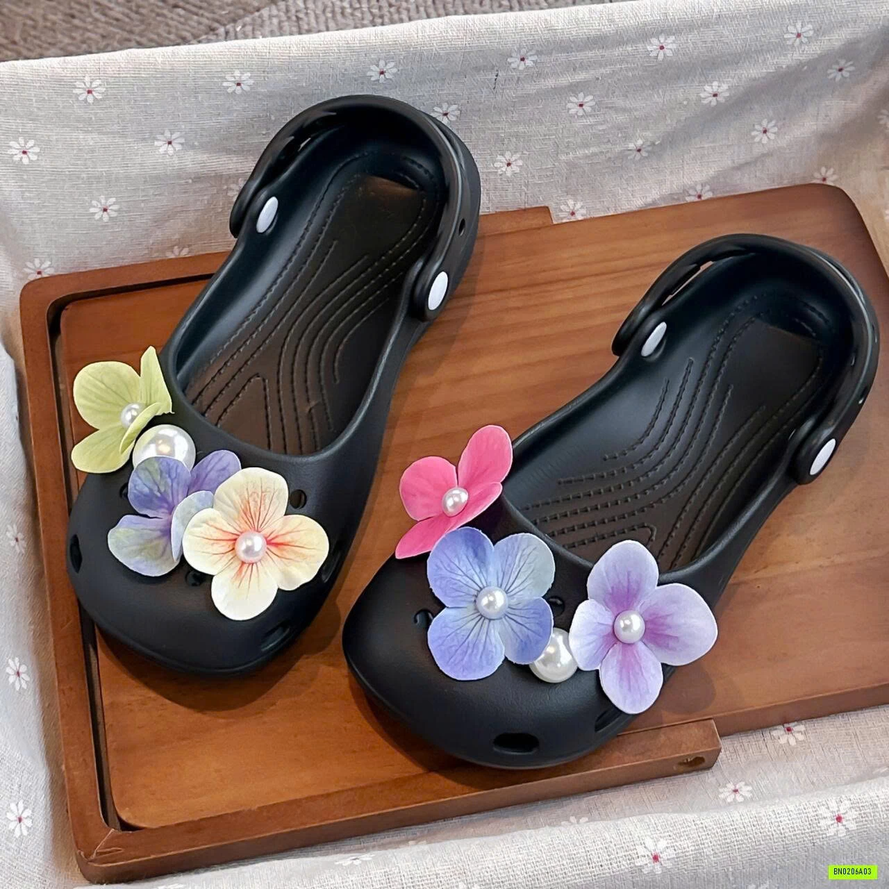CROCS BỆT CHARM HOA