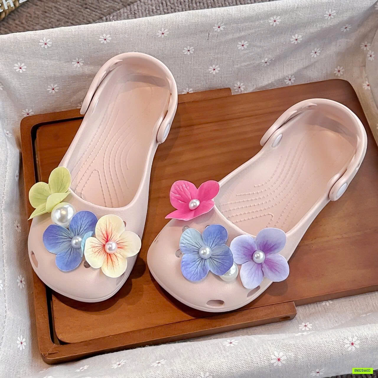 CROCS BỆT CHARM HOA