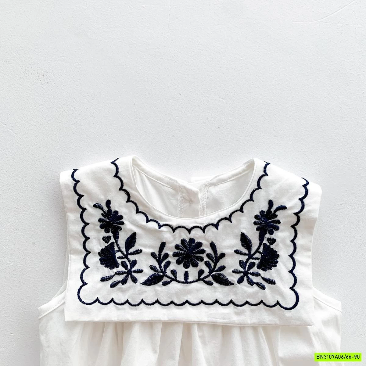 BODY THÔ MỀM CỔ VUÔNG THÊU HOA