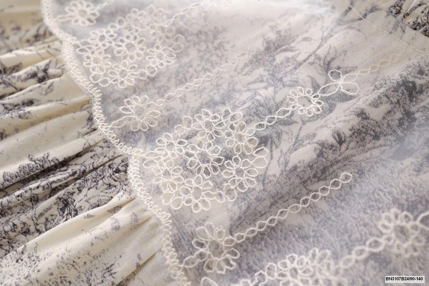 ĐẦM HOA LÁ LOANG MÀU