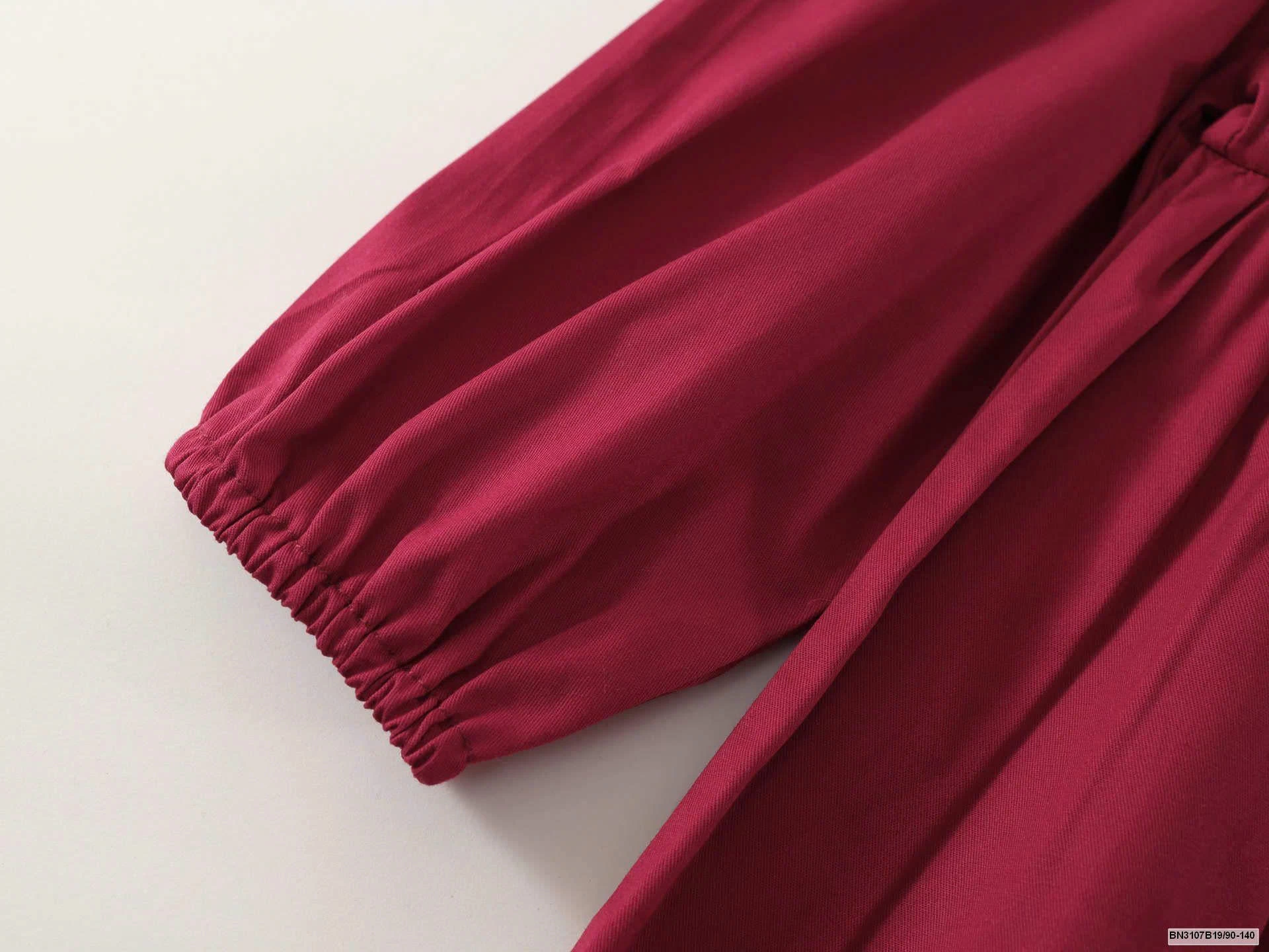 ĐẦM  THÊU HOA NGỰC