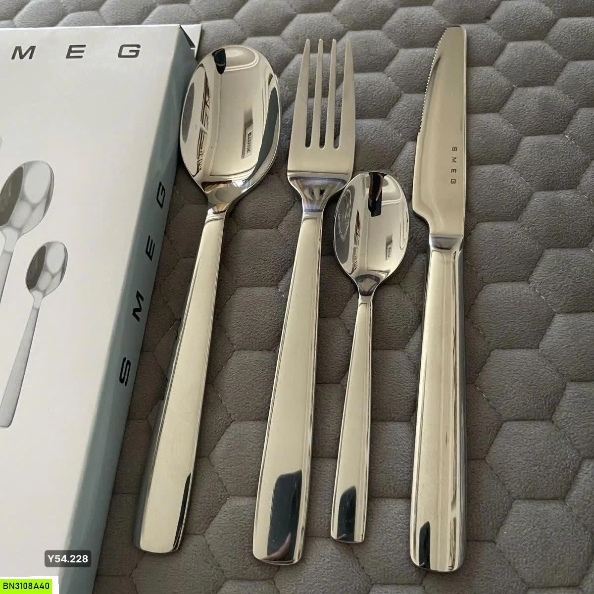 BỘ DAO DĨA THÌA 4 MÓN SMEG
