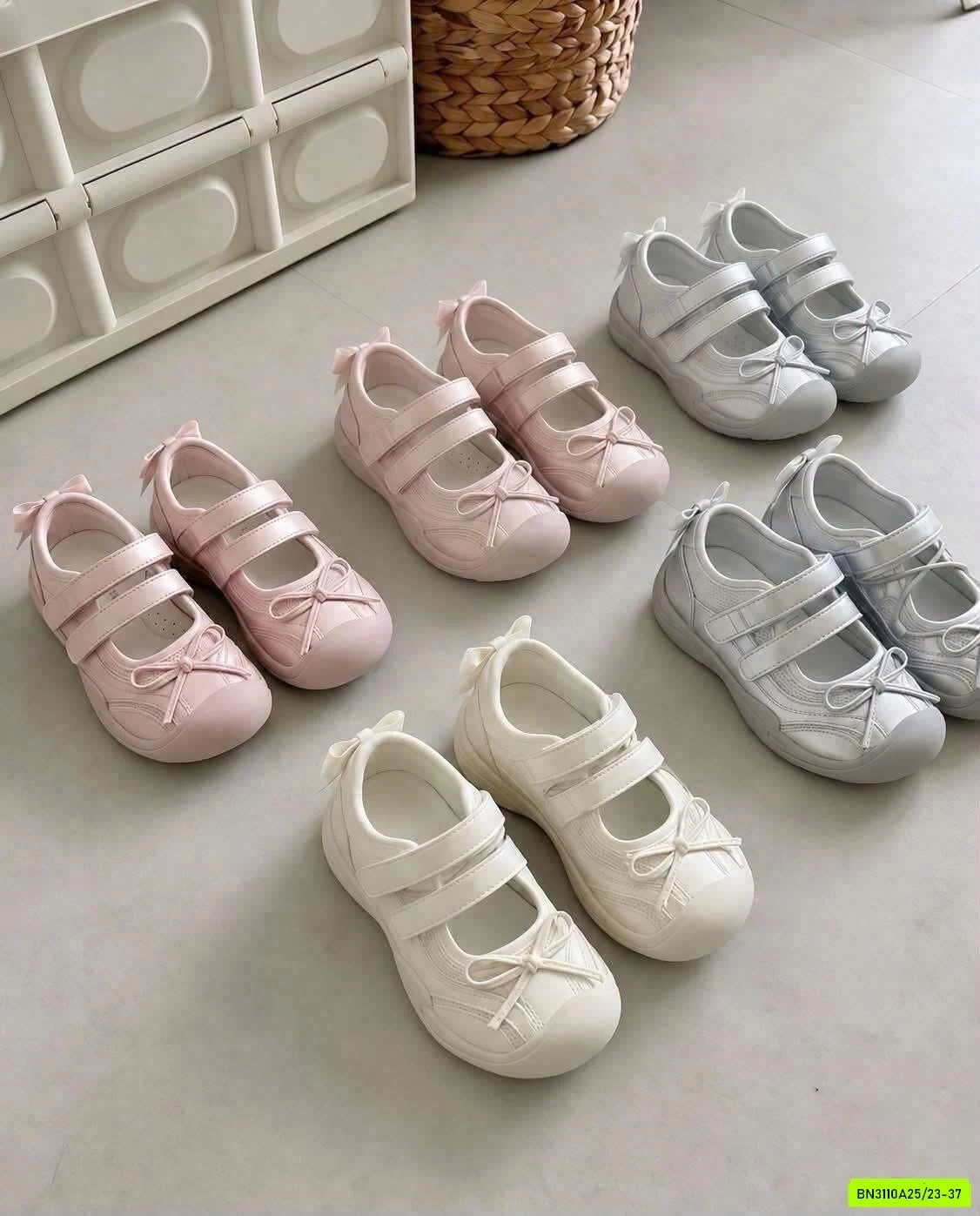 GIÀY MARY JANE DÁNG THỂ THAO GẮN NƠ