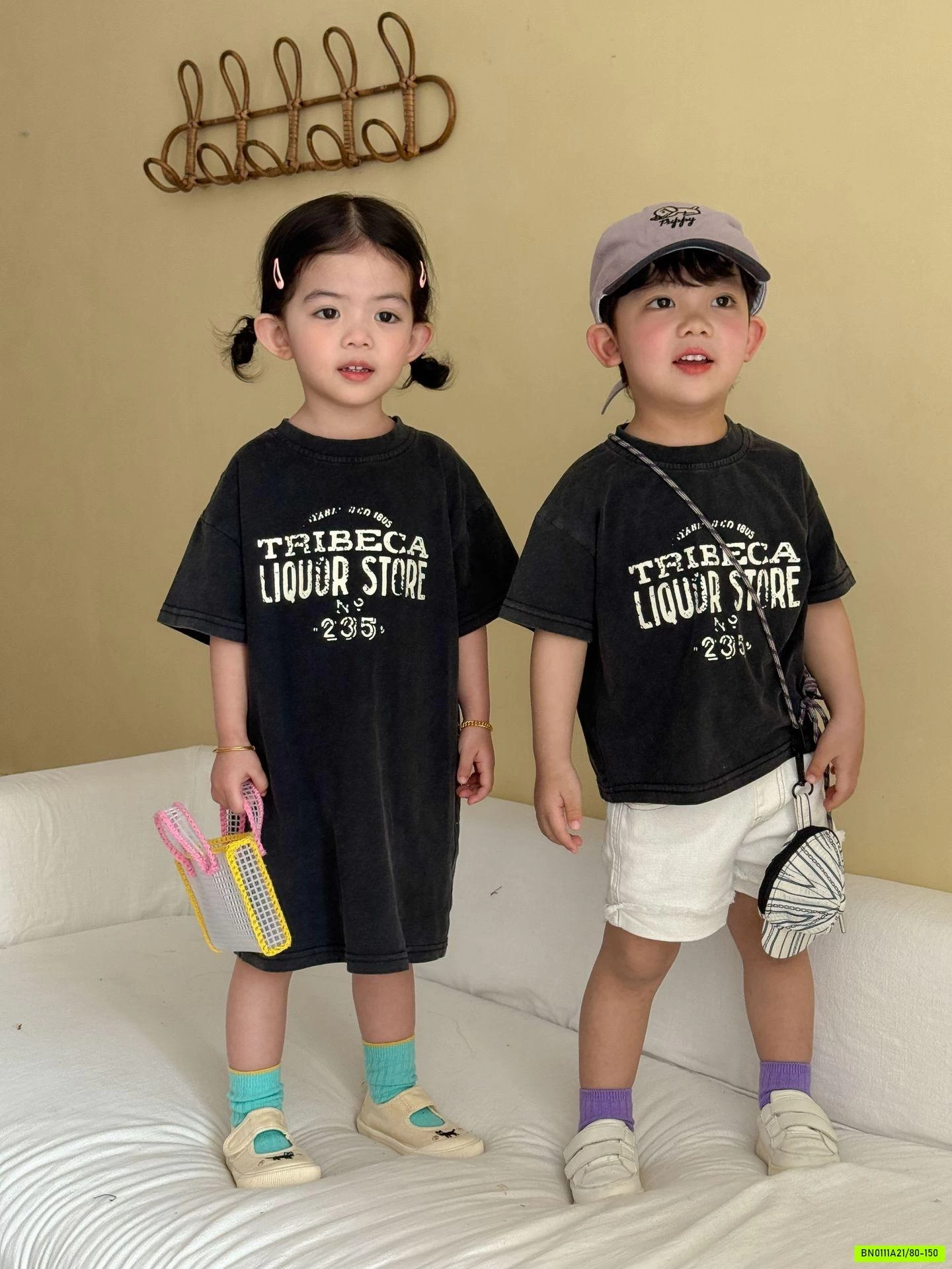 COUPLE VÁY ÁO BẠC IN CHỮ