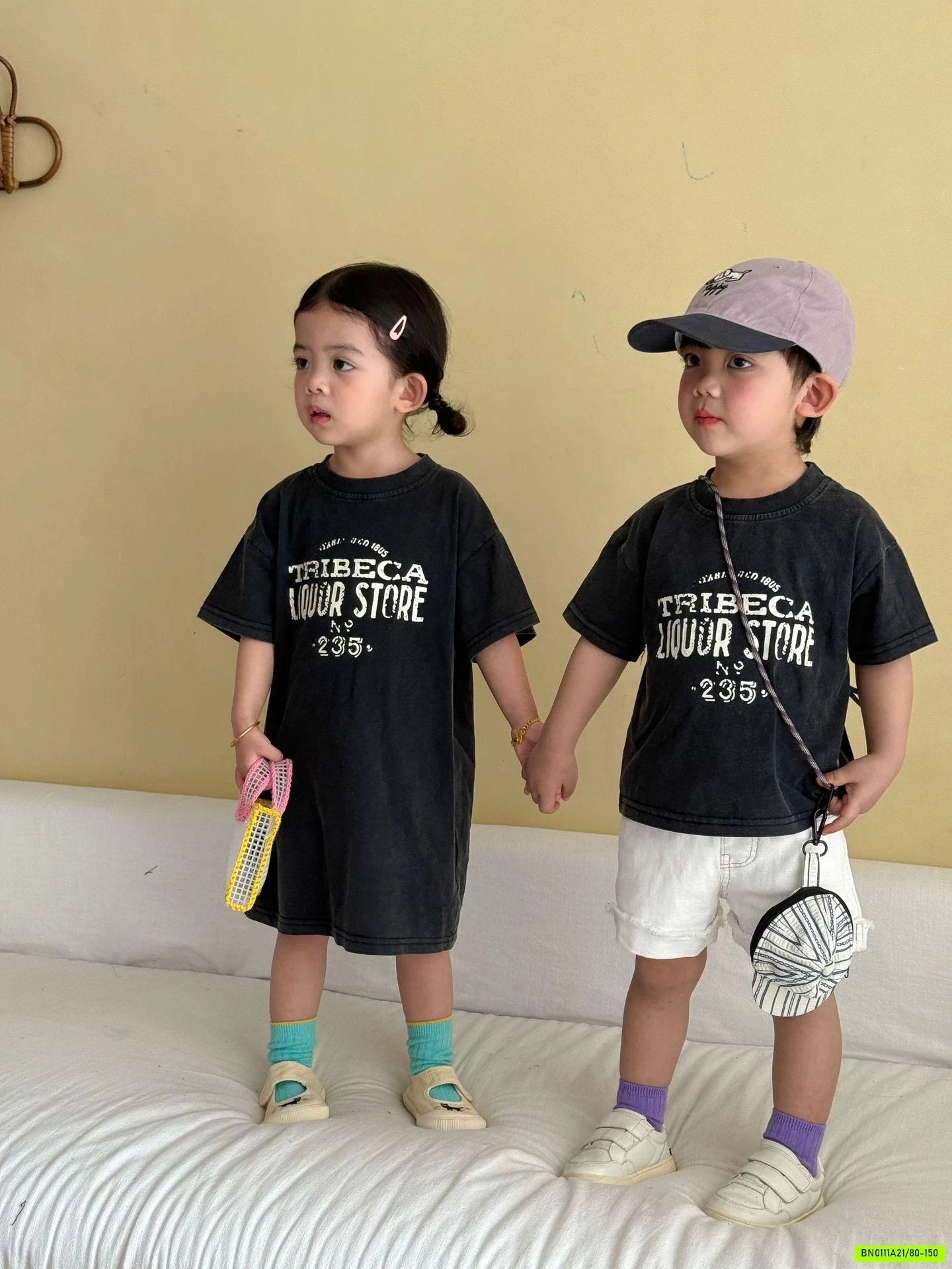 COUPLE VÁY ÁO BẠC IN CHỮ