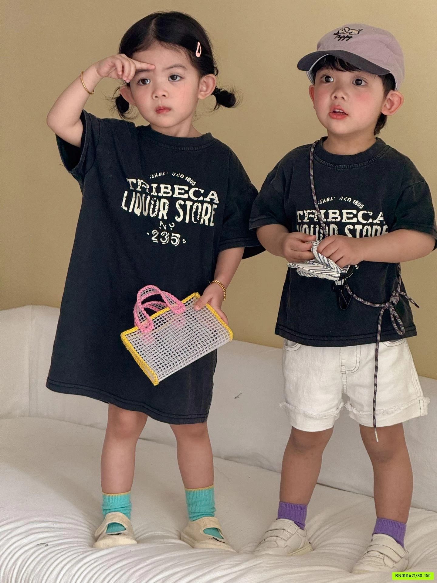 COUPLE VÁY ÁO BẠC IN CHỮ