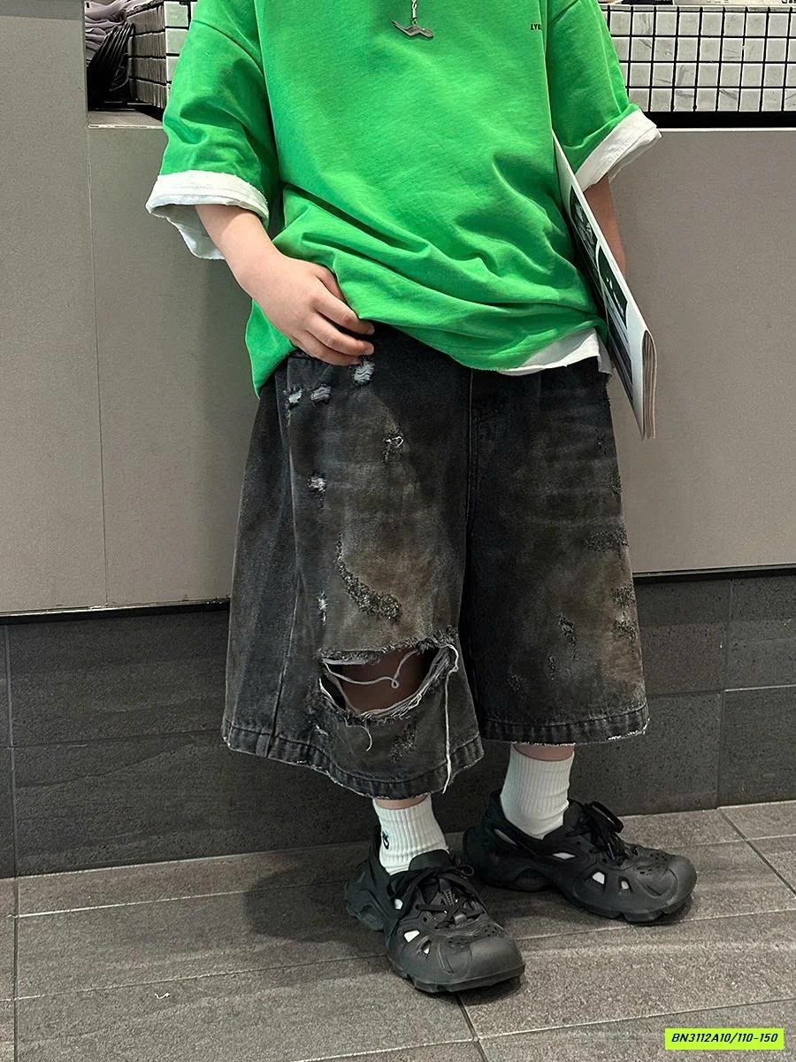 SHORT JEANS RÁCH GỐI ĐEN CÁ TÍNH