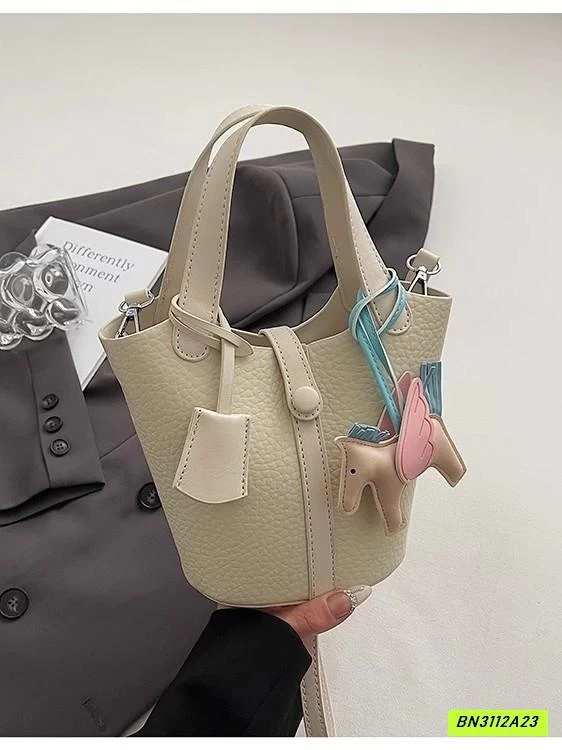 GIỎ XÁCH KÈM MÓC NGỰA CHIO2ND