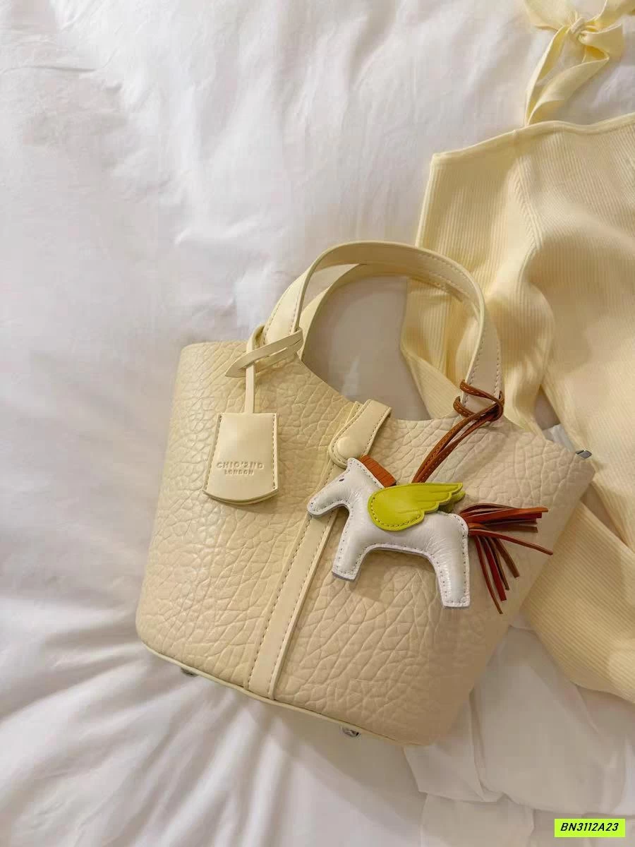 GIỎ XÁCH KÈM MÓC NGỰA CHIO2ND