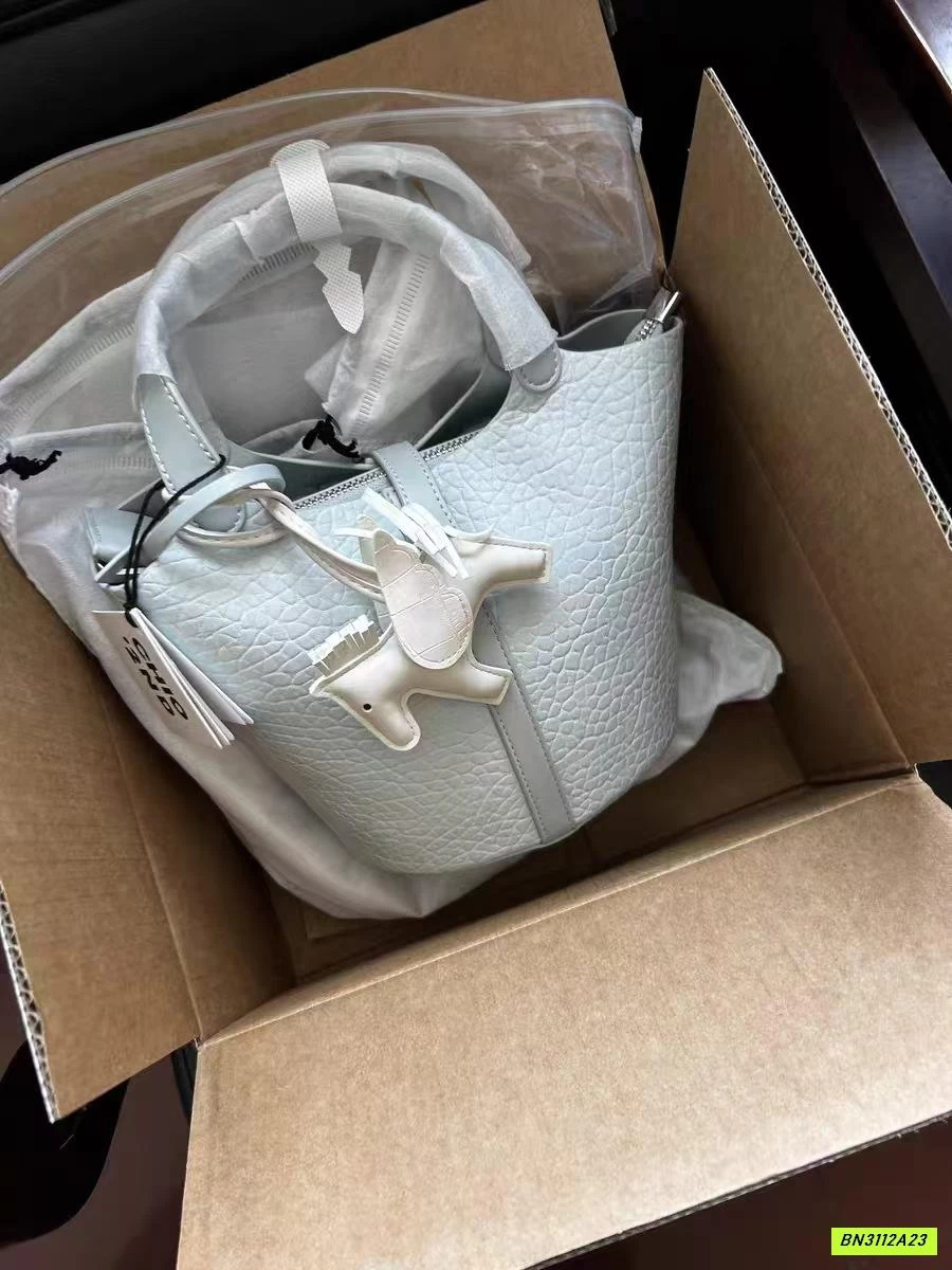 GIỎ XÁCH KÈM MÓC NGỰA CHIO2ND