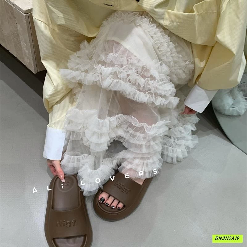 DÉP LÊ ĐẾ BÁNH MỲ