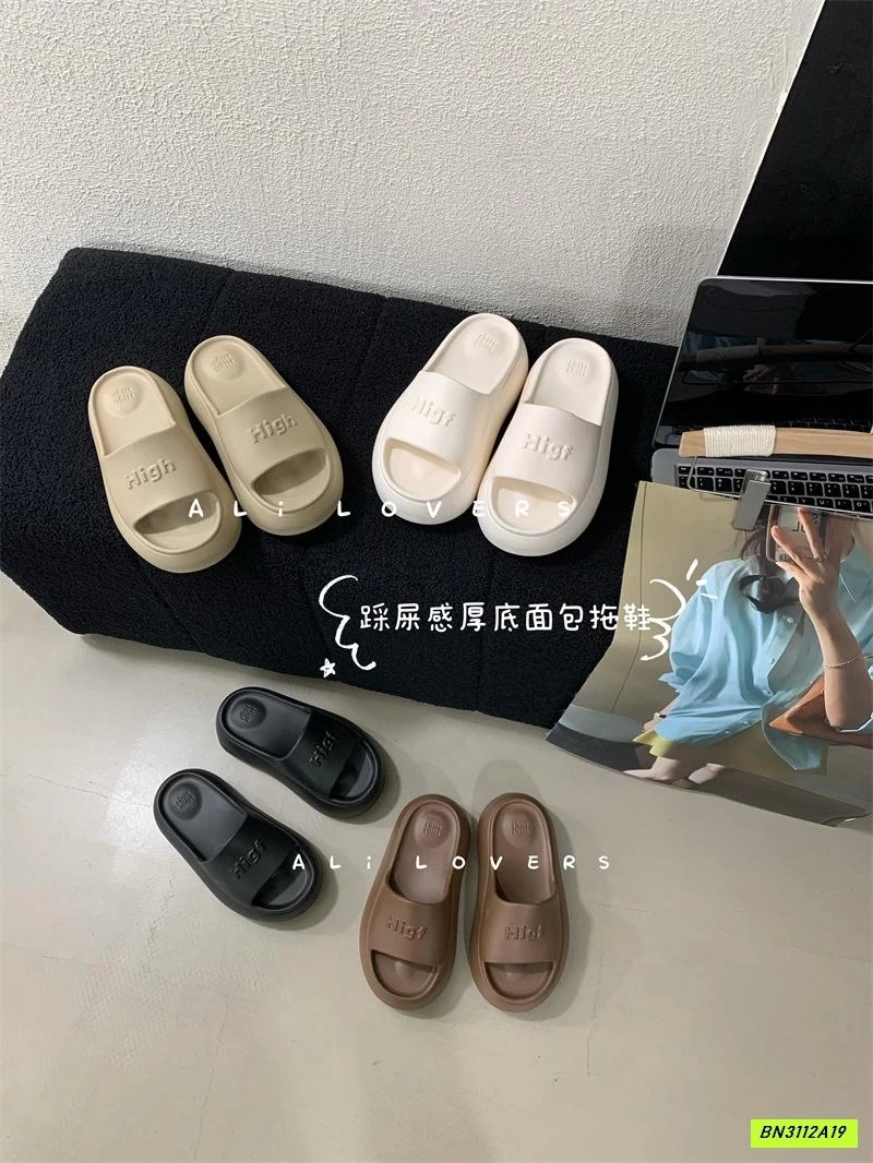 DÉP LÊ ĐẾ BÁNH MỲ